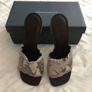 Bernardo1946 “Blossom” Slides Size 6.5